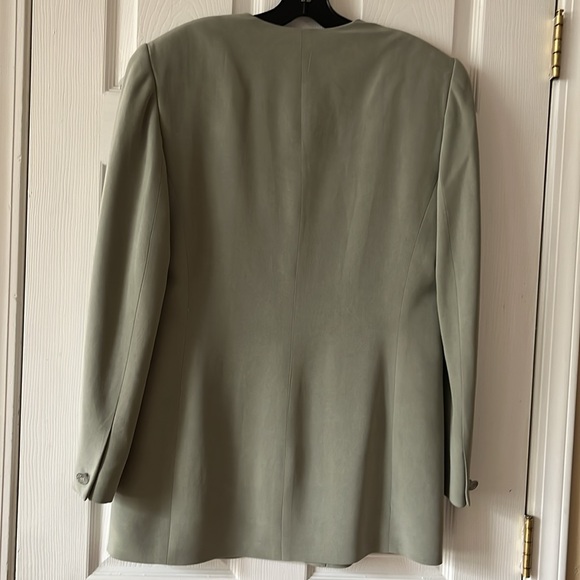 Like new Dana Buckman 2-pc silk suit sage green sz 8 basic, classic, minimalist - Picture 4 of 6